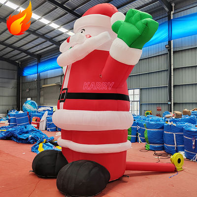 熱いクリスマスパーティー 4メートル高の巨人 充電式サンタクロース