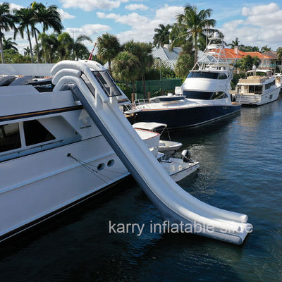 プール付きの水スライド 究極のヨット水遊び