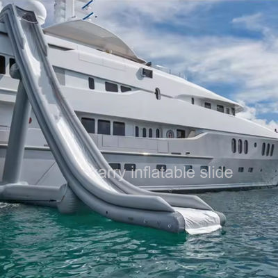 プール付きの水スライド 究極のヨット水遊び