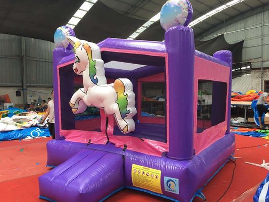デジタル印刷 レインボー・ユニコーン PVC 膨らませられる紫の城 商用ブランシー城