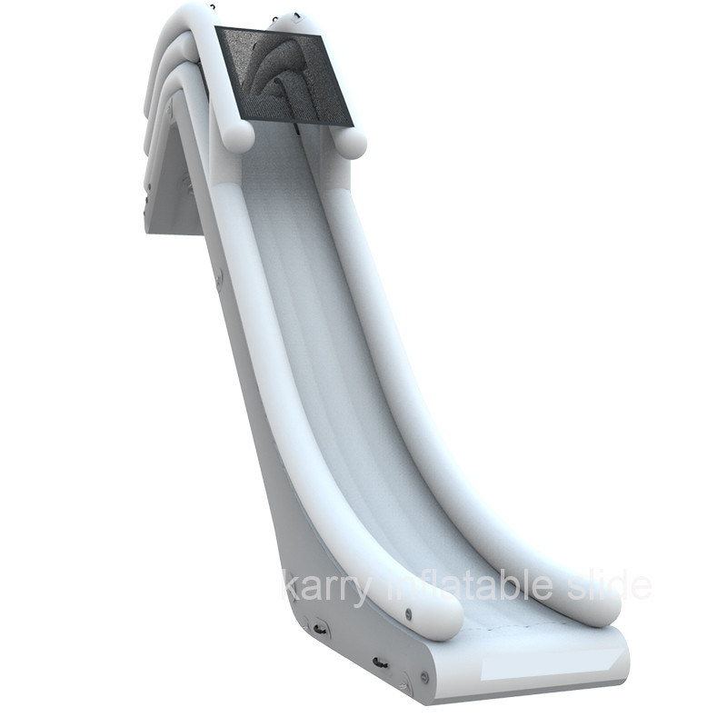 プール付きの水スライド 究極のヨット水遊び